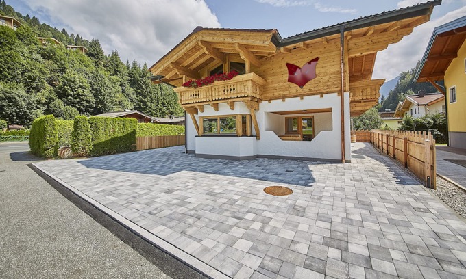 Viehhofen Ski Chalet | Holiday house/chalet with sauna, hot pot and home cinema - whole house