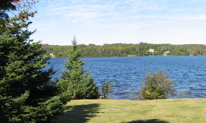 Boylston House | Holiday house directly on the lake