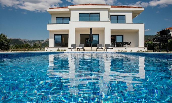 Donji Prolozac House | Holiday house Donji Prolozac for 1 - 10 persons with 4 bedrooms - Row house