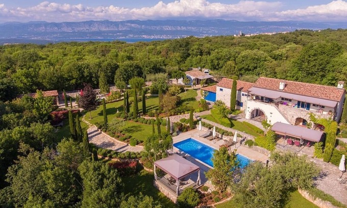 Sveti Ivan Dobrinjski House | Holiday house Dobrinj for 1 - 4 persons with 2 bedrooms - Twin house