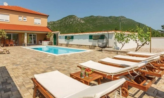 Vrgorac House | Holiday house Dragljane for 1 - 8 persons with 4 bedrooms - Holiday house