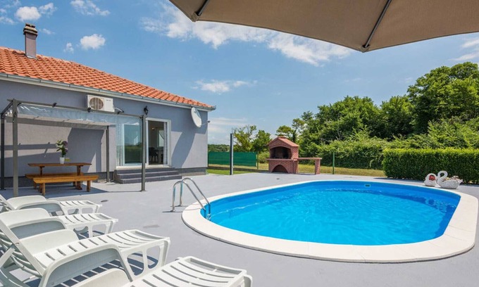 Policnik House | Holiday house Flora with pool