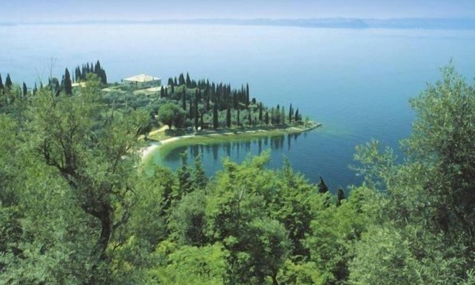 Garda House | Holiday house Garda for 1 - 13 persons with 6 bedrooms - Holiday home