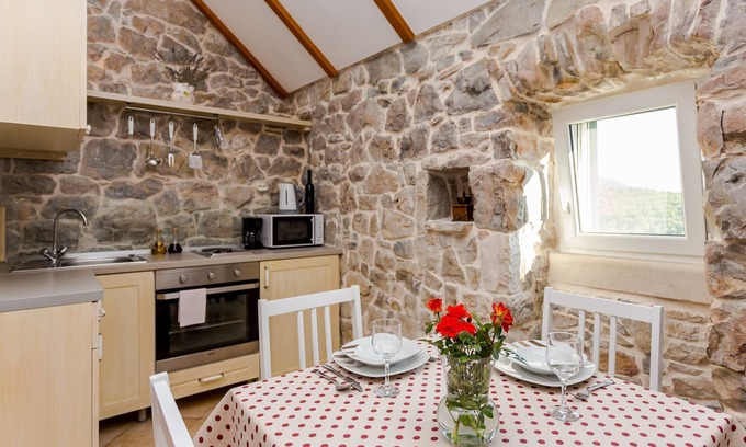 Gata House | Holiday house Gor - free WiFi - Gata, Riviera Omis, Croatia
