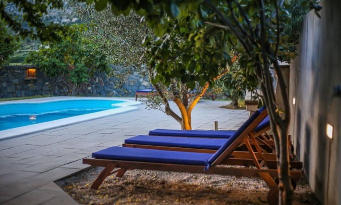 Tugare House | Holiday house Joanna - with pool: - Tugare, Riviera Omis, Croatia