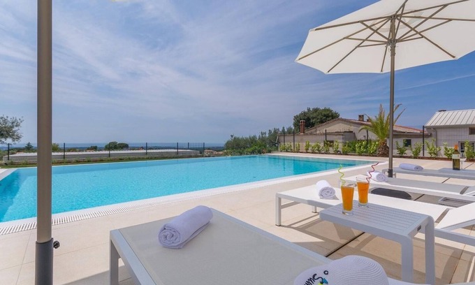 Kastelir-Labinci House | Holiday house Kastelir for 1 - 10 persons with 5 bedrooms - Holiday house
