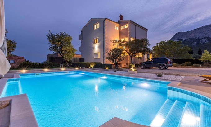 Klis House | Holiday house Klis for 1 - 10 persons with 6 bedrooms - Holiday house