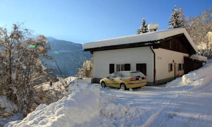 Laax Ski Chalet | Holiday house Laax for 1 - 9 persons with 5 bedrooms - Holiday house