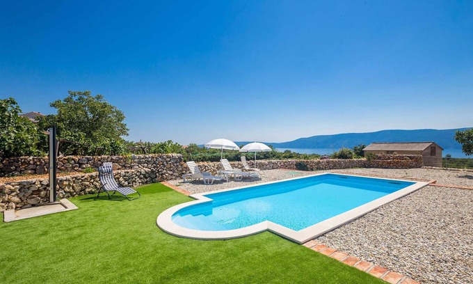 Brzac House | Holiday house LARA with swimming pool and spacious outdoor area