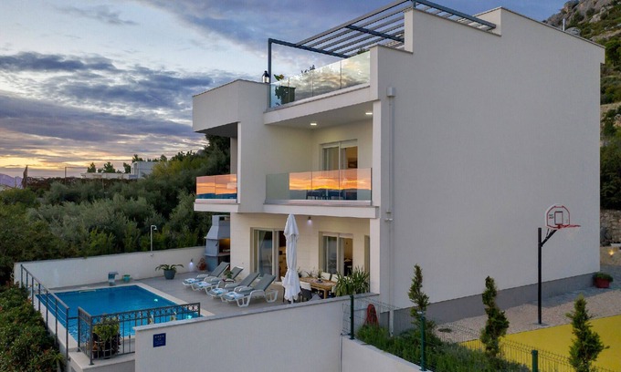 Krvavica House | Holiday house Makarska for 1 - 6 persons with 4 bedrooms - Holiday house
