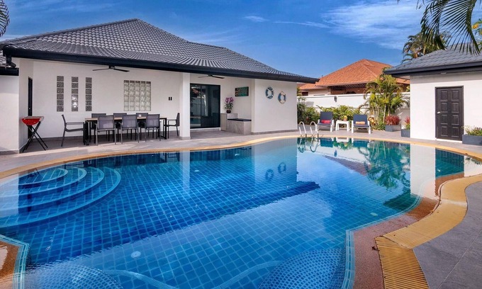 Nong Prue House | Holiday house Pattaya for 2 - 8 persons with 4 bedrooms - Holiday house