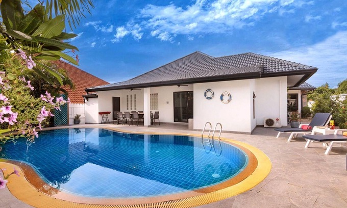 Nong Prue House | Holiday house Pattaya for 1 - 8 persons with 4 bedrooms - Holiday house