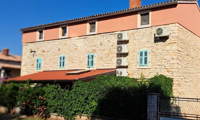 Muntic House | Holiday house Pula for 1 - 13 persons with 7 bedrooms - Holiday home