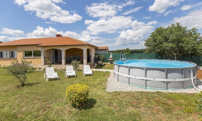 Topid House | Holiday house Rea with above-ground pool near Labin, family friendly