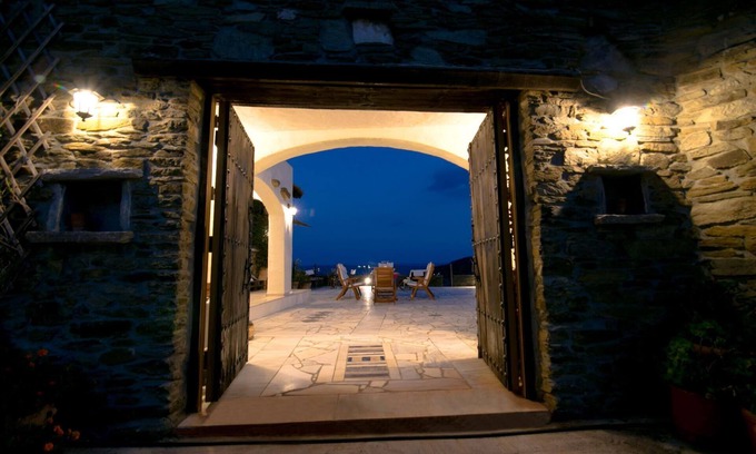 Salamis House | Holiday house Salamina for 1 - 19 persons with 6 bedrooms - Holiday home