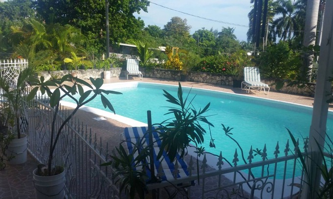 IronShore Estates Villa | Holiday House Second floor Ste