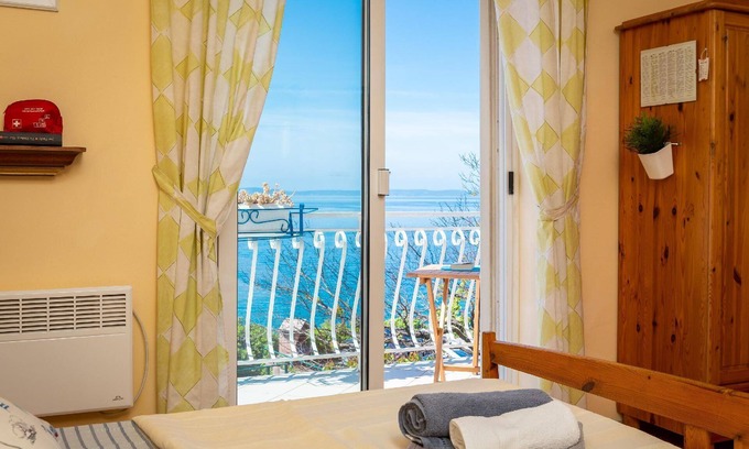 Stobrec House | Holiday house Stobrec for 1 - 8 persons with 3 bedrooms - Holiday home