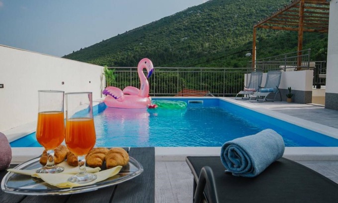 Seget House | Holiday house with a swimming pool Primorski Dolac, Zagora (K-22831)