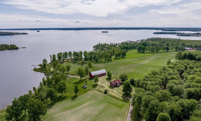 Lidhult Ski Chalet | Holiday house with panoramic view of the lake Bolmen | SE06006