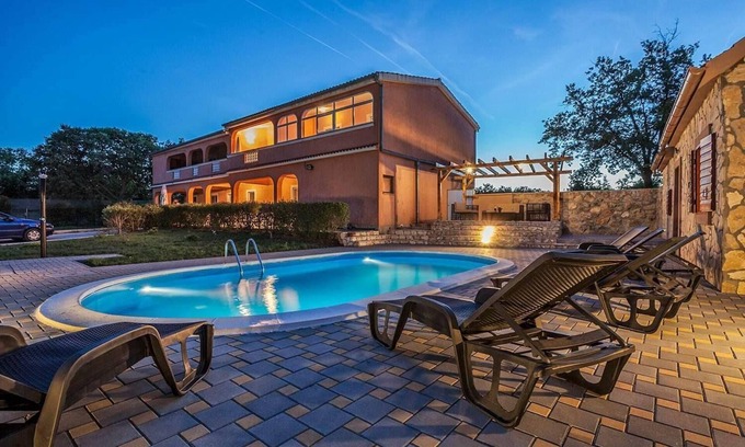 Galovac House | Holiday house Zemunik for 1 - 10 persons with 6 bedrooms - Holiday house