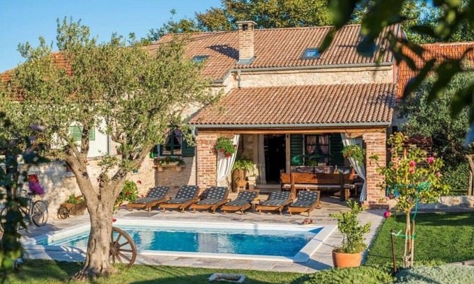 Zemunik Donji House | Holiday house Zemunik for 1 - 10 persons with 4 bedrooms - Holiday house