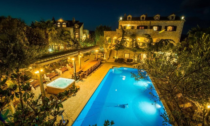 Zmijavci House | Holiday house Zmijavci for 1 - 20 persons with 10 bedrooms - Holiday home