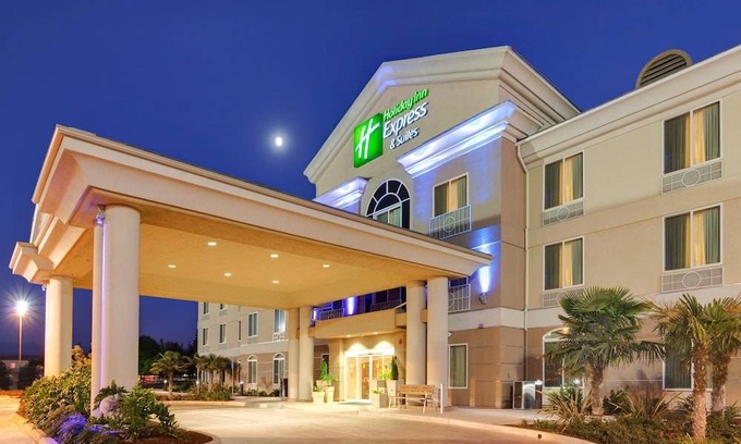 Porterville Hotel | Holiday Inn Ex Ste Porterville, an IHG Hotel