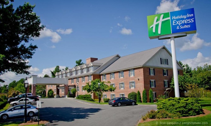 Merrimack Hotel | Holiday Inn Express and Suites Merrimack by IHG