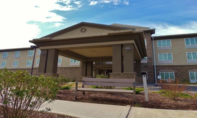 Montgomery Hotel | Holiday Inn Express and Suites Montgomery by IHG