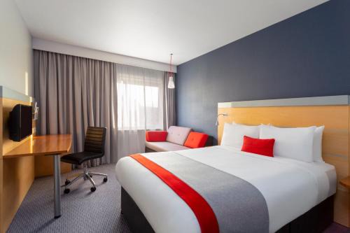 Redditch Hotel | Holiday Inn Express Birmingham Redditch by IHG