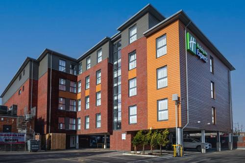 Fleet Hotel | Holiday Inn Express - Fleet by IHG