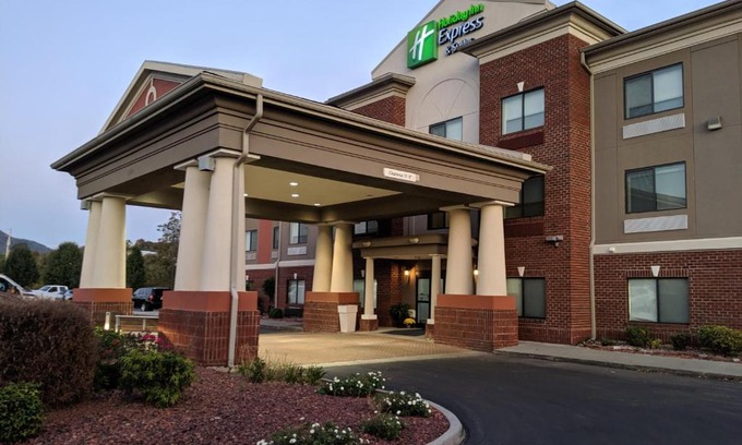 Pounding Mill Hotel | Holiday Inn Express Hotel & Suites Claypool Hill -Richlands Area by IHG