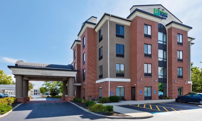 Brecksville Hotel | Holiday Inn Express Hotel & Suites Cleveland-Richfield by IHG