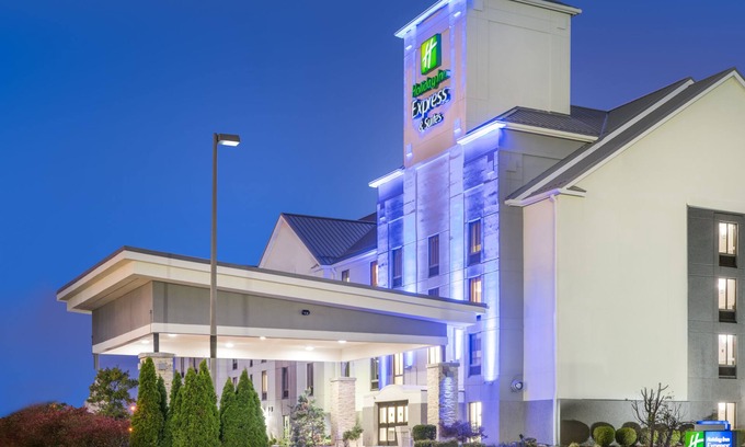 Jeffersontown Hotel | Holiday Inn Express Hotel & Suites Louisville East by IHG