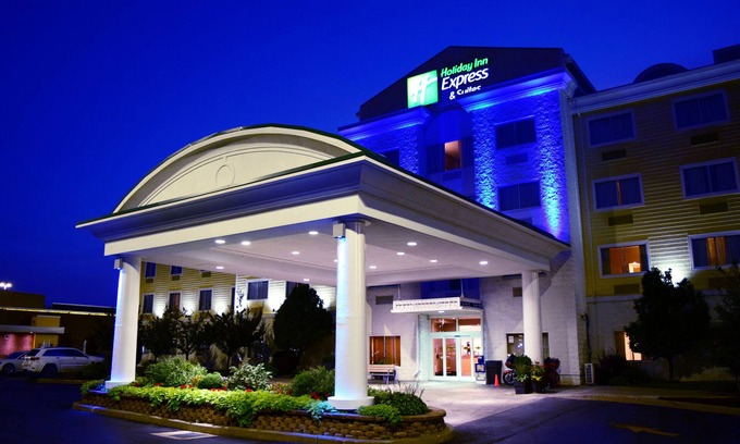 Watertown Hotel | Holiday Inn Express Hotel & Suites Watertown-Thousand Island by IHG
