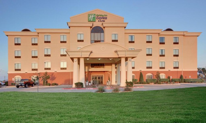 Altus Hotel | Holiday Inn Express Hotel and Suites Altus by IHG