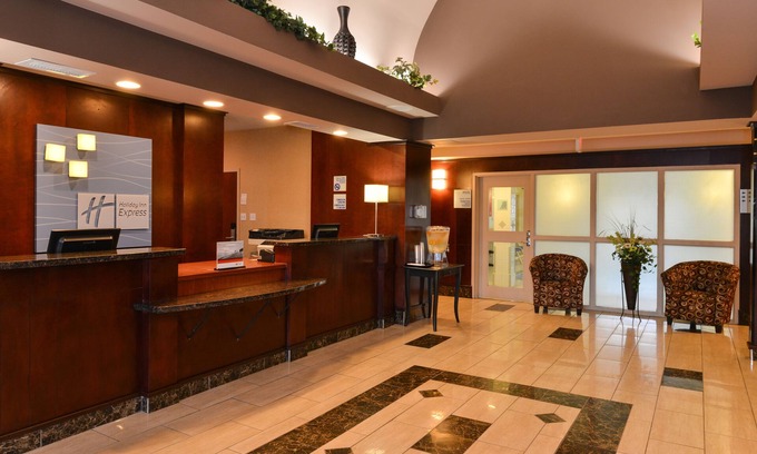 Northeast Edmonton Hotel | Holiday Inn Express Hotel & Suites Edmonton North by IHG