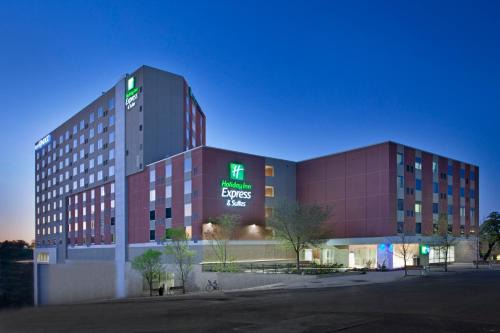 Red River Cultural District Hotel | Holiday Inn Express Hotel & Suites Austin Downtown - University by IHG