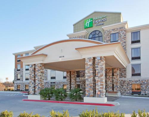 DeSoto Hotel | Holiday Inn Express Hotel & Suites Dallas South - DeSoto by IHG