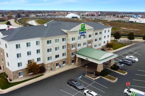 Waukegan Hotel | Holiday Inn Express Hotel & Suites Waukegan/Gurnee by IHG