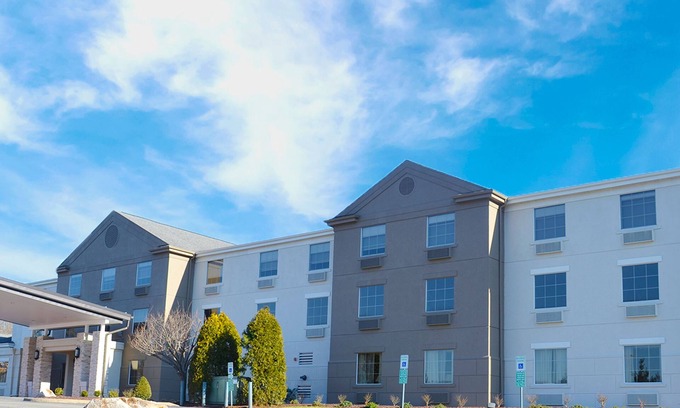 Bridgeville Hotel | Holiday Inn Express Pittsburgh-Bridgeville by IHG