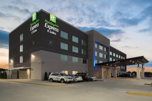 Kingdom City Hotel | Holiday Inn Express & Suites Kingdom City by IHG
