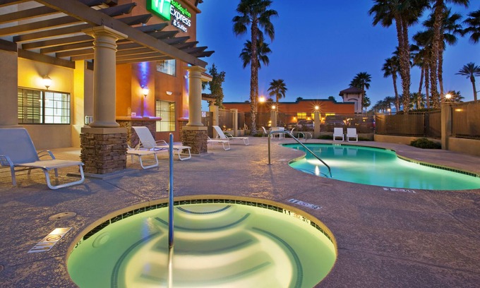 Magnesia Falls Cove Hotel | Holiday Inn Express & Suites Rancho Mirage - Palm Spgs Area by IHG
