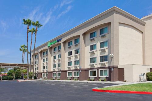 Colton Hotel | Holiday Inn Express San Bernardino Colton by IHG