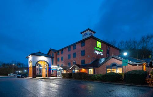 Acton Trussell Hotel | Holiday Inn Express Stafford by IHG