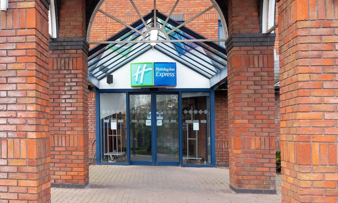 Acton Trussell Hotel | Holiday Inn Express Stafford by IHG