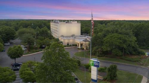 Centereach Hotel | Holiday Inn Express Stony Brook-Long Island by IHG