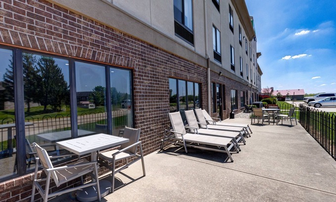 Shelbyville Hotel | Holiday Inn Express & Suites Shelbyville Indianapolis by IHG