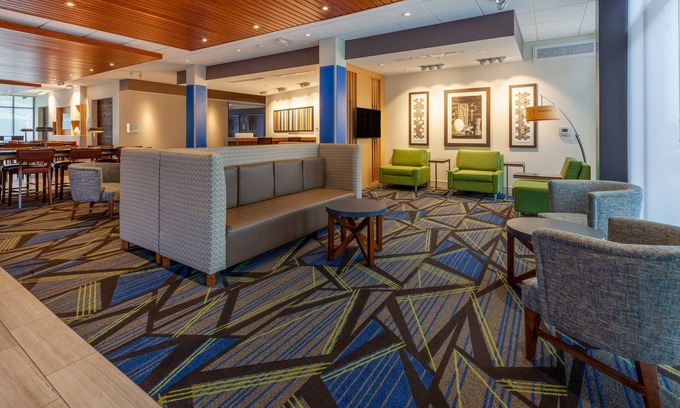 Knoxville Hotel | Holiday Inn Express & Suites Brunswick - Harpers Ferry Area by IHG