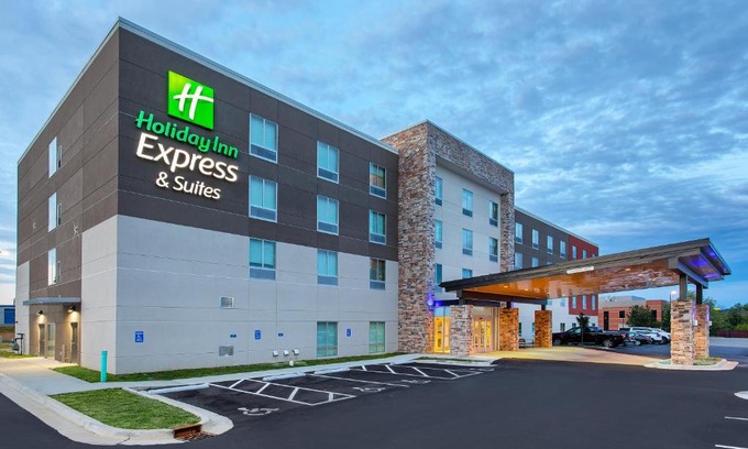 La Grange Hotel | Holiday Inn Express & Suites - La Grange by IHG